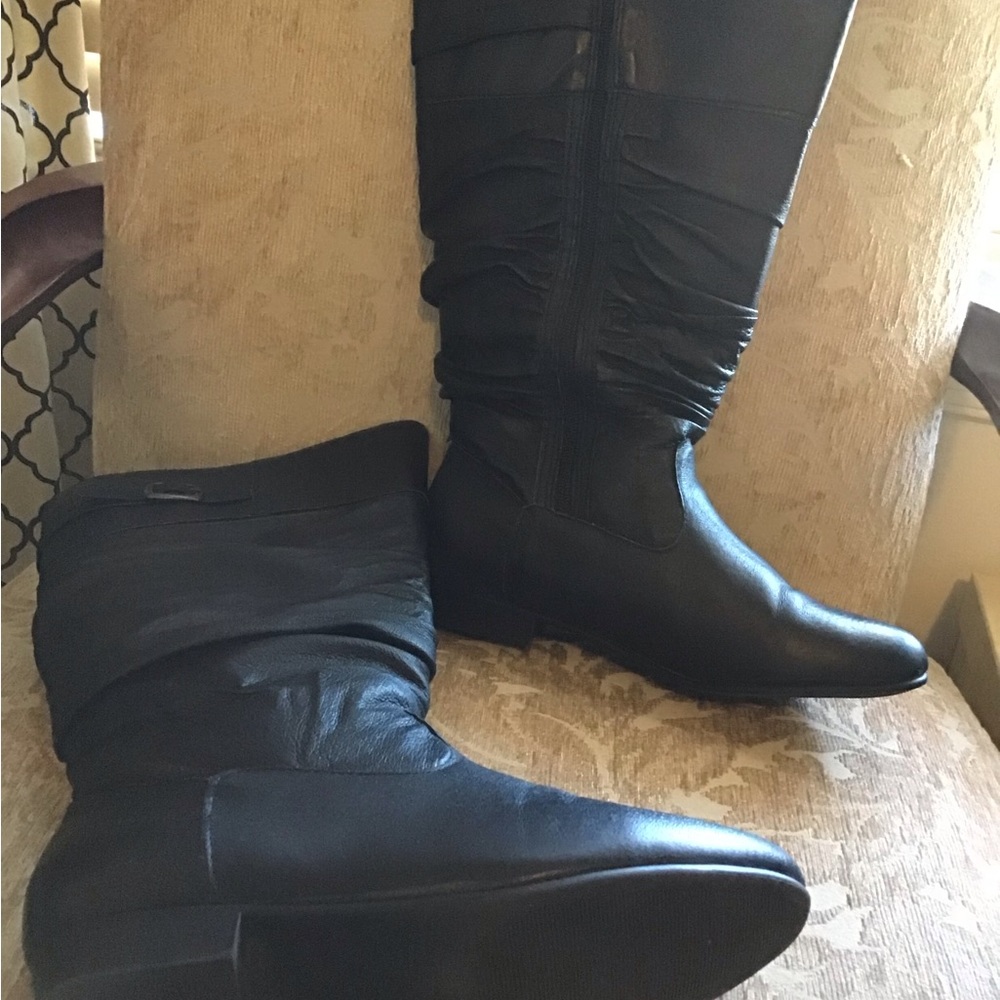 Black LEATHER Boot - Picture 3 of 4